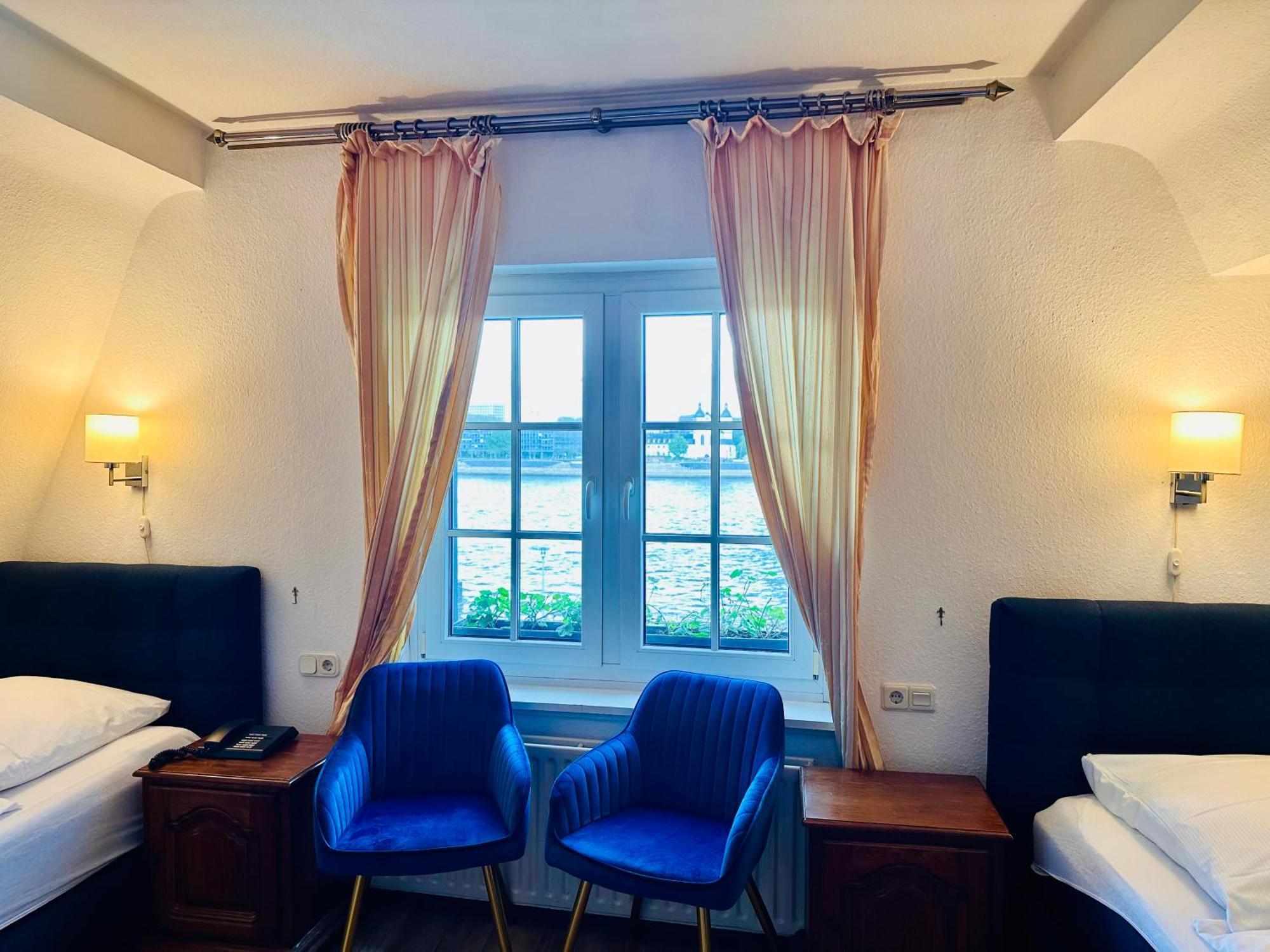 Altstadthotel Hayk Am Rhein Кёльн Экстерьер фото