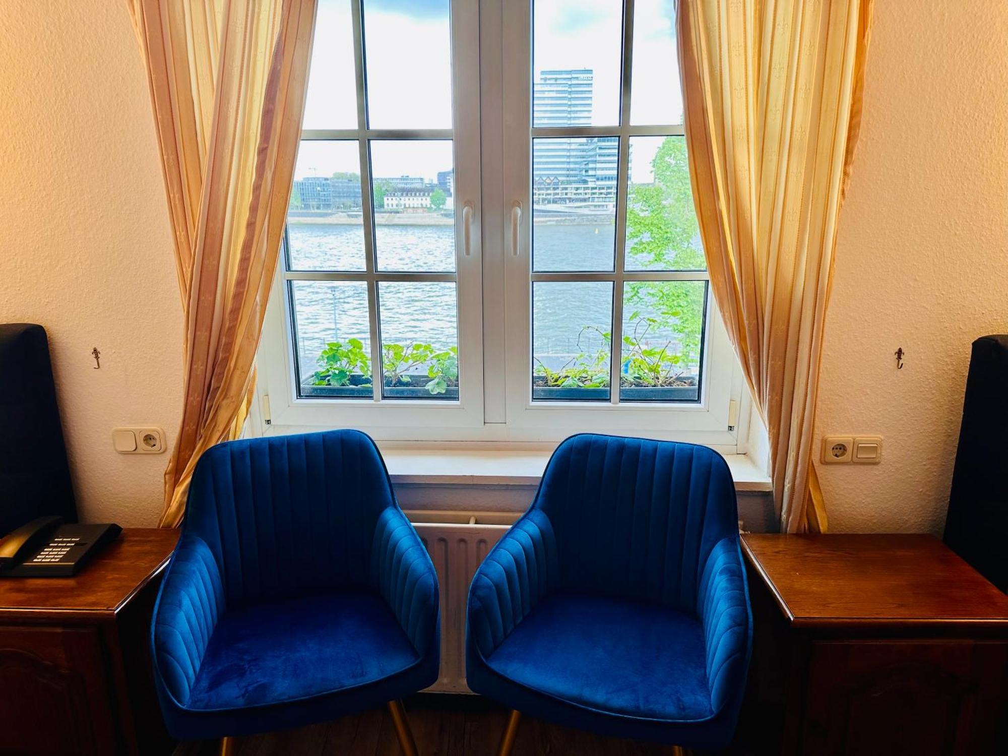 Altstadthotel Hayk Am Rhein Кёльн Экстерьер фото