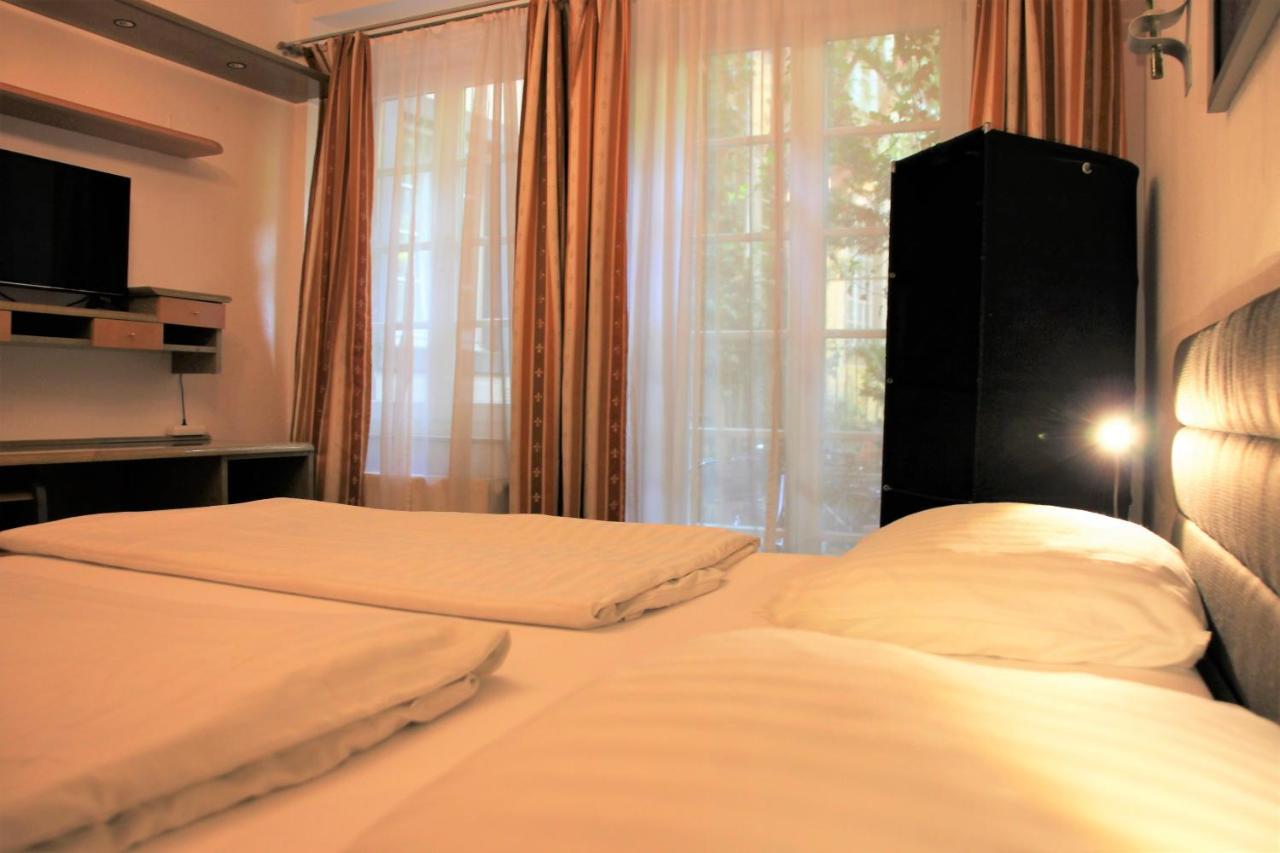 Altstadthotel Hayk Am Rhein Кёльн Экстерьер фото